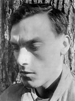 Арсений Тарковский - русский поэт и переводчик с восточных языков. Отец кинорежиссёра Андрея Тарковского